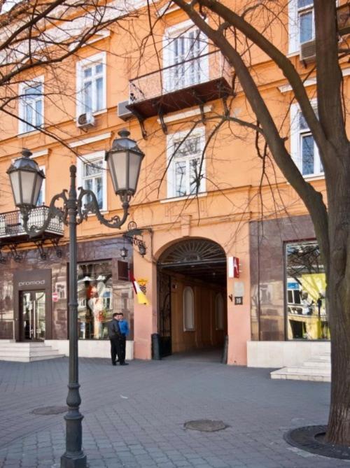 Goodrest On Deribasovskaya Apartment Odesa Exterior photo